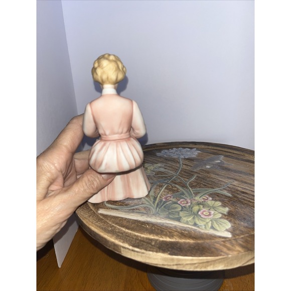 1983‎ Enesco Treasured Memories A Family  Thanksgiving Day Mom Holding Baby - Picture 6 of 8